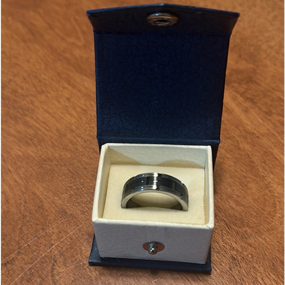 Tungsten and ceramic men’s engagement ring